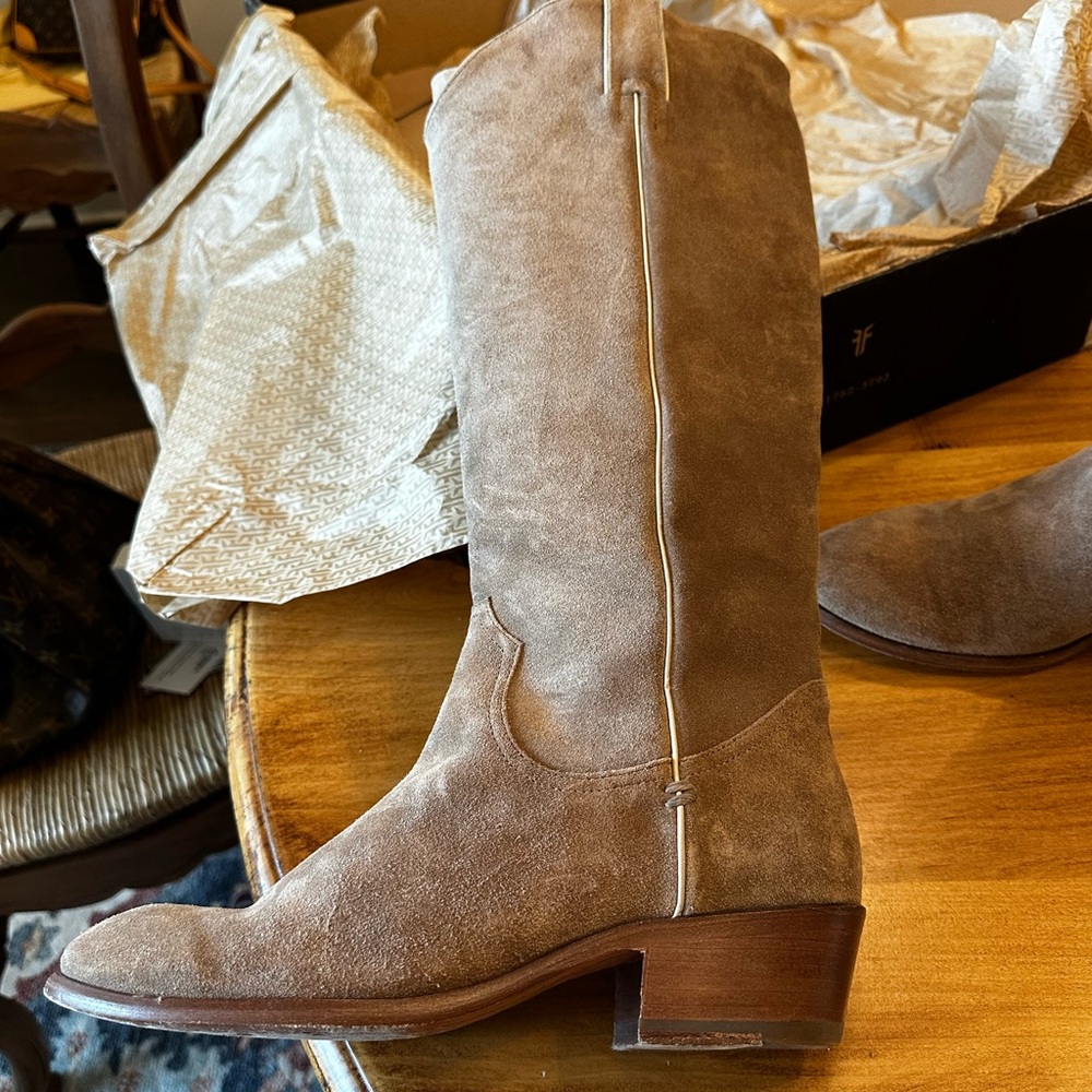 Frye tan suede pull on Carson boots with Tan Leather Interior
